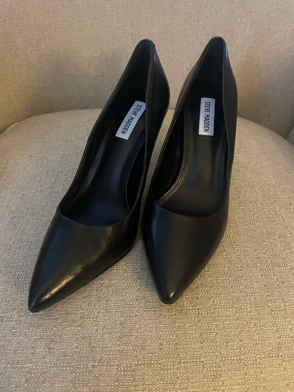 Steve Madden Classic black pumps, S84